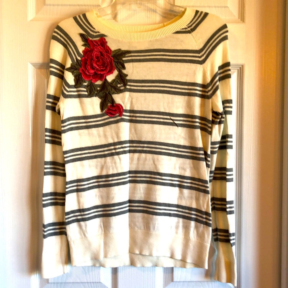 EUC St John’s Bay Sweater w/rose appliqué SM